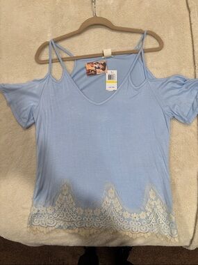 Light Blue Cold-Shoulder Lace Hem Women's Top
